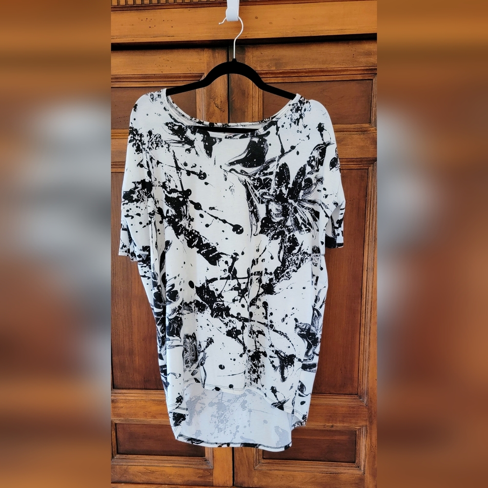 NWOT LuLaRoe Women's Top - Size S